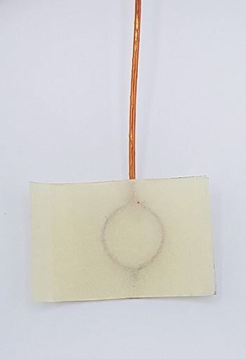Thermocouple de surface sous plaquette en soie de verre
